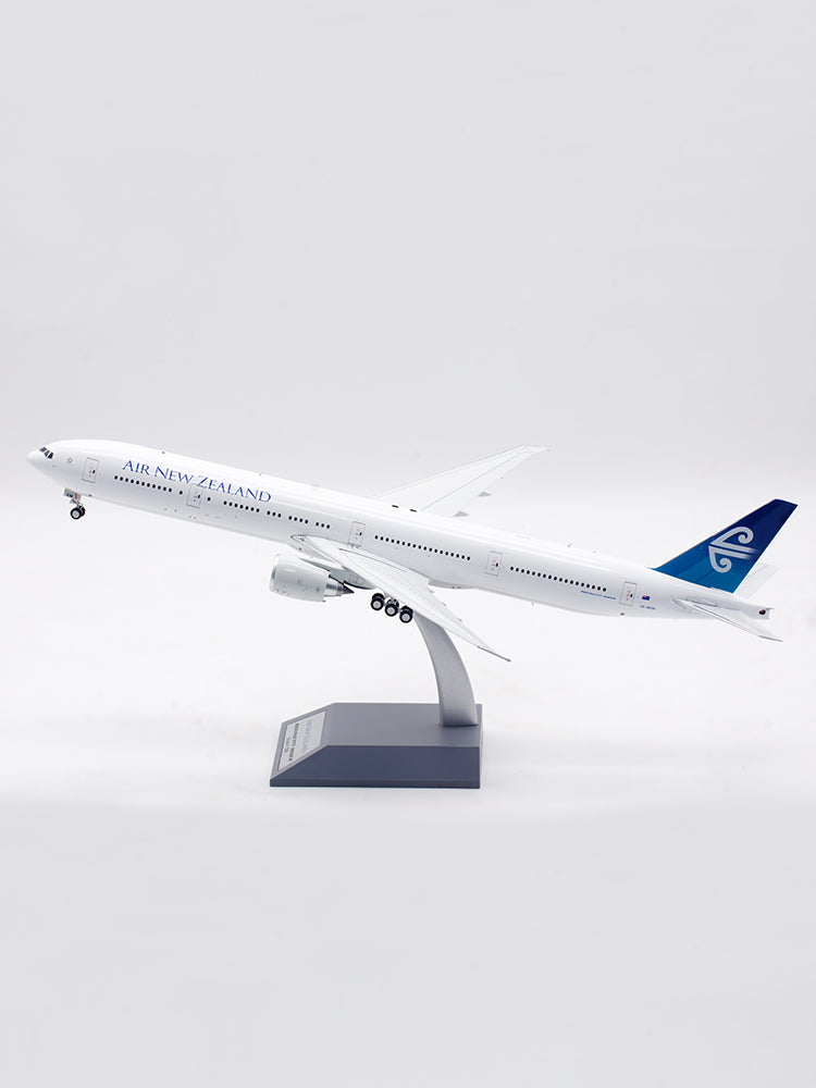 1:200 InFlight200 Air NewZealand B777-300ER ZK-OKM Aircraft Model With Stand