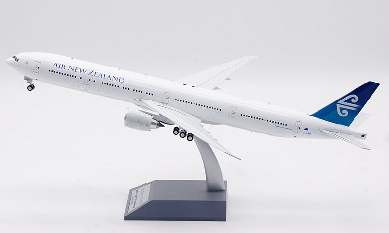 1:200 InFlight200 Air NewZealand B777-300ER ZK-OKM Aircraft Model With Stand