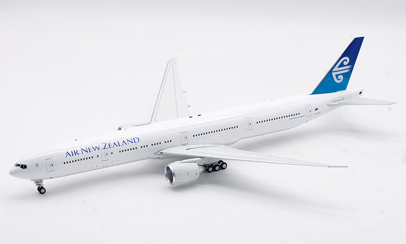 1:200 InFlight200 Air NewZealand B777-300ER ZK-OKM Aircraft Model With Stand