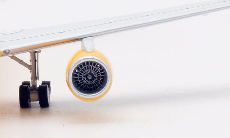 1:200 B-Models Transavia Airlines B757-300 B-ABOF Aircraft Model With Stand