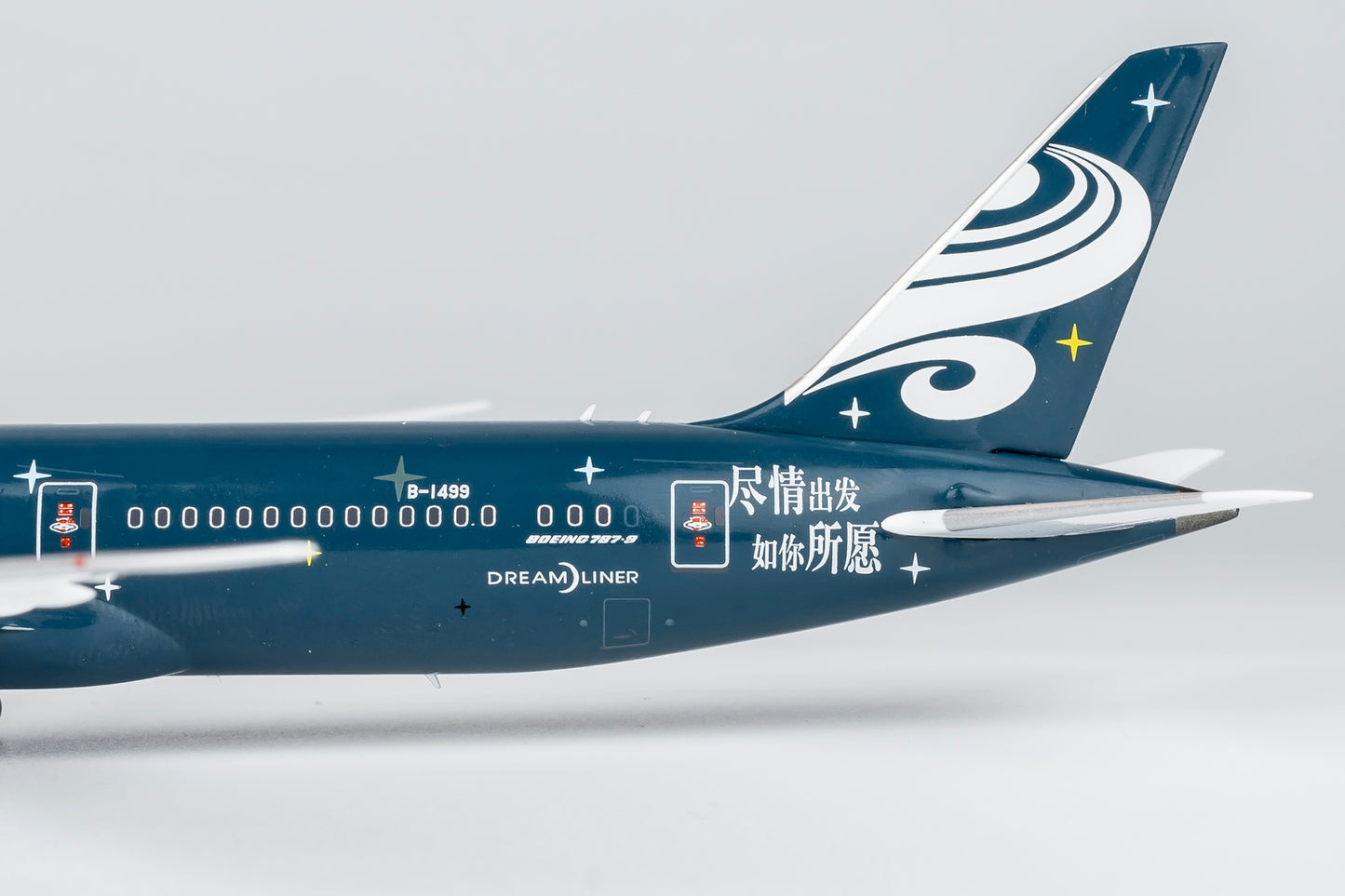 1:400 NG Models NG55123 Hainan Airlines Boeing 787-9 Dreamliner B-1499 Aircraft Model+Free Tractor