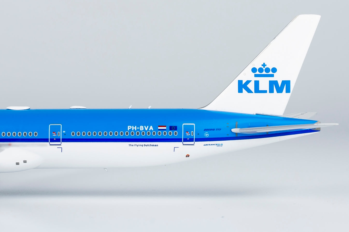 1:400 NG Models NG73040 KLM Boeing 777-300ER PH-BVA Aircraft Model+Free Tractor