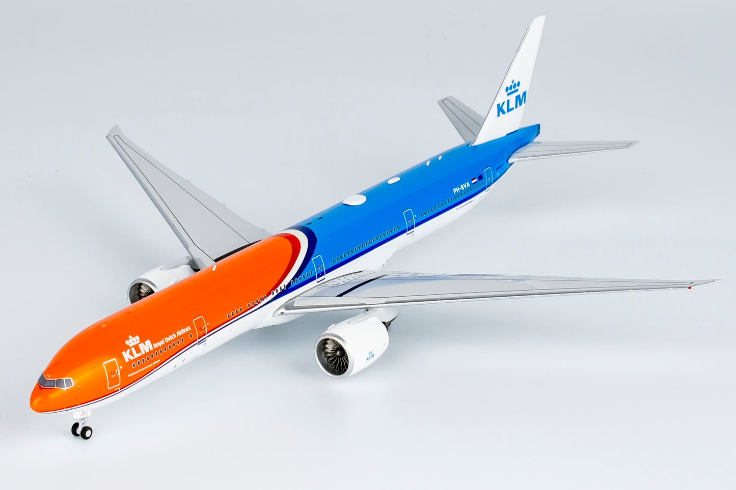 1:400 NG Models NG73040 KLM Boeing 777-300ER PH-BVA Aircraft Model+Free Tractor