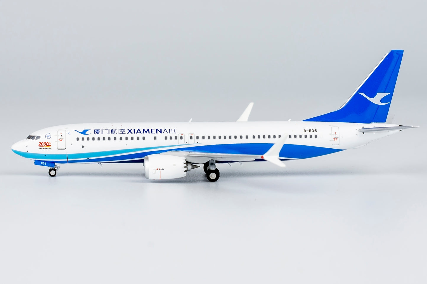 1:400 NG Models NG88030 Xiamen Airlines B737 MAX8 B-1136 "2000th Boeing in China" Aircraft Model+Free Tractor