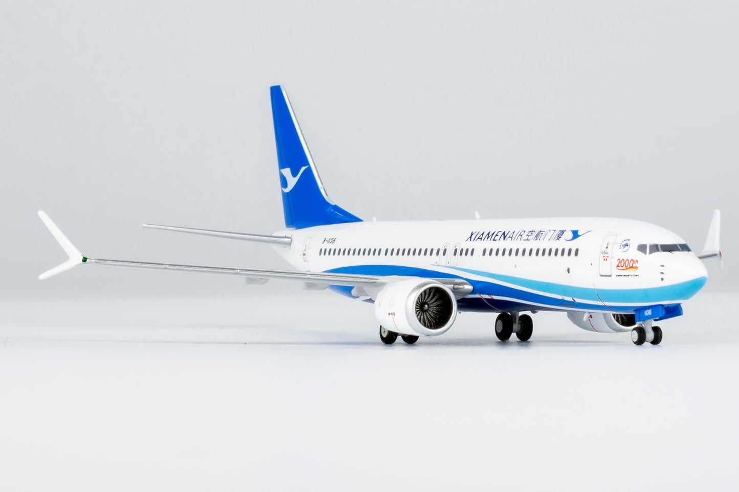 1:400 NG Models NG88030 Xiamen Airlines B737 MAX8 B-1136 "2000th Boeing in China" Aircraft Model+Free Tractor