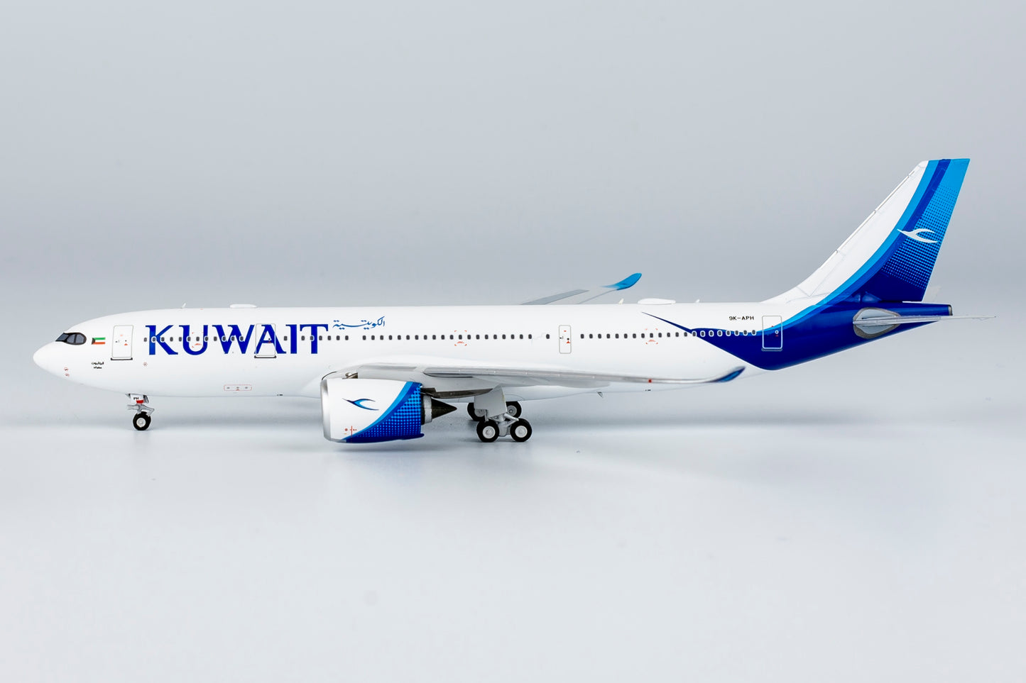 1:400 NG Models NG67001 Kuwait Airways Airbus A330-800neo 9K-APH Aircraft Model+Free Tractor