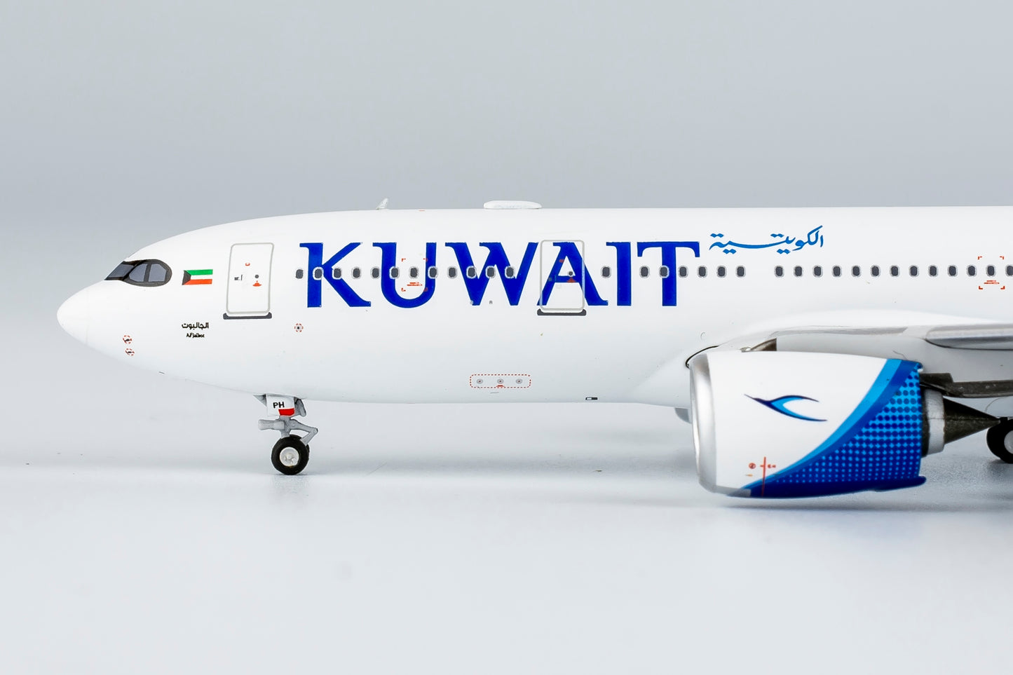 1:400 NG Models NG67001 Kuwait Airways Airbus A330-800neo 9K-APH Aircraft Model+Free Tractor