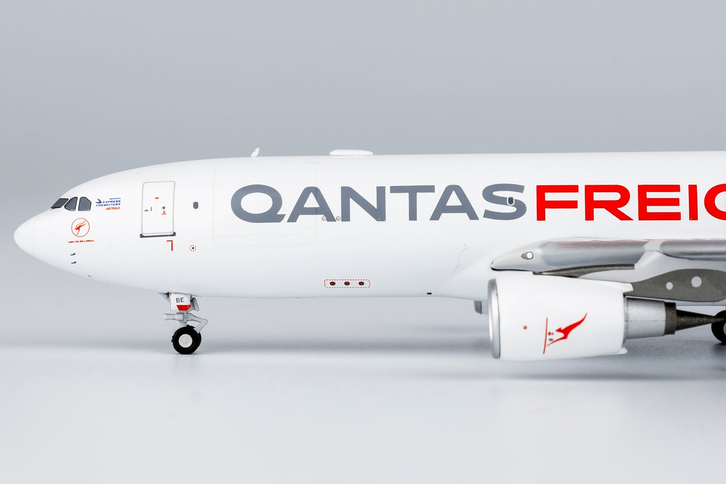 1:400 NG Models NG61091 Qantas Freight Airbus A330-200P2F VH-EBE Aircraft Model+Free Tractor