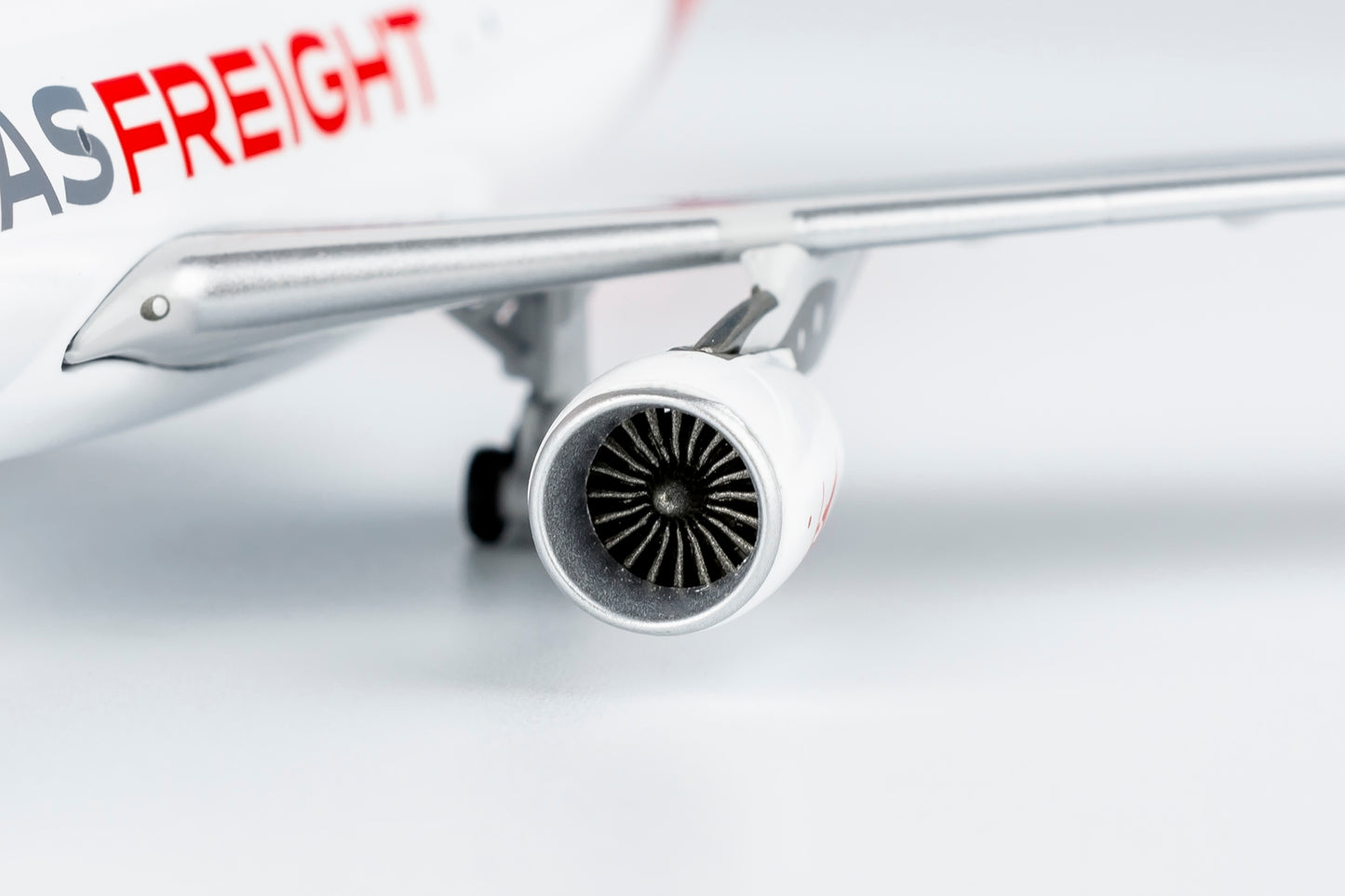 1:400 NG Models NG61091 Qantas Freight Airbus A330-200P2F VH-EBE Aircraft Model+Free Tractor