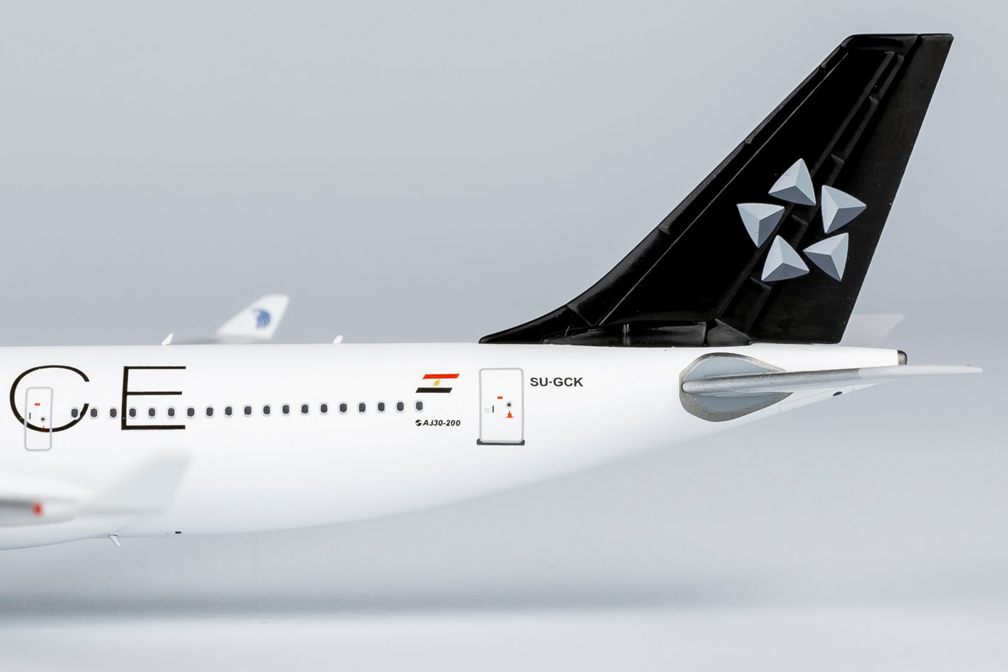 1:400 NG Models NG61086 EgyptAir Airbus A330-200 SU-GCK "STAR ALLANCE" Aircraft Model+Free Tractor