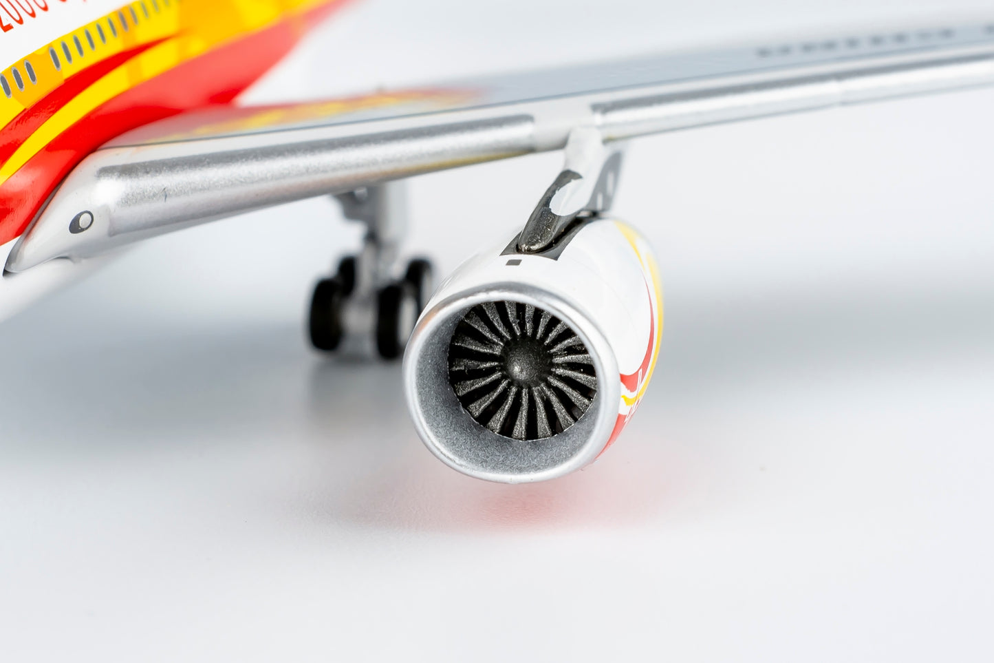 1:400 NG Models NG61080 Air China Airbus A330-200 B-6075 "Beijing 2008" Aircraft Model+Free Tractor