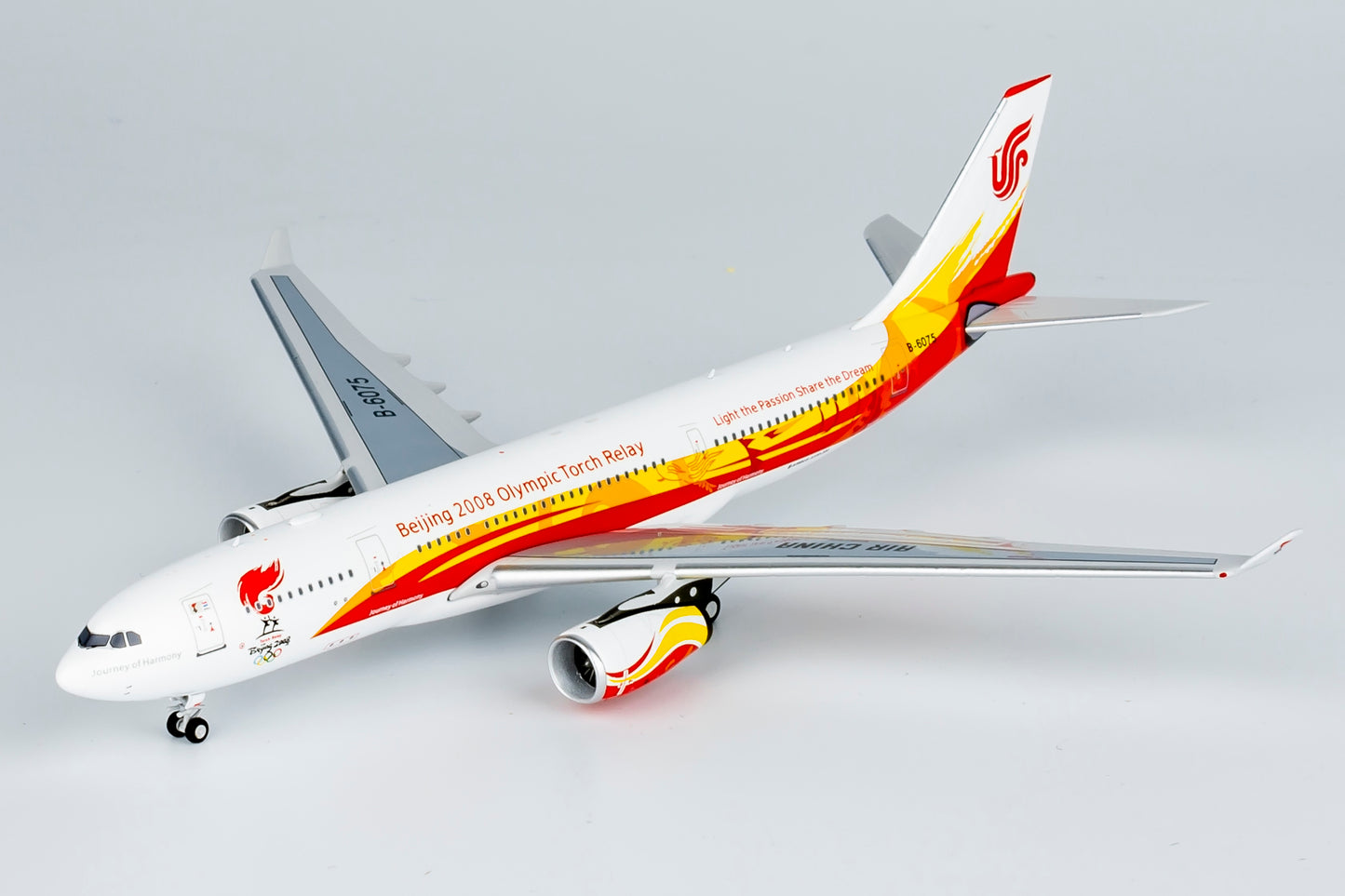 1:400 NG Models NG61080 Air China Airbus A330-200 B-6075 "Beijing 2008" Aircraft Model+Free Tractor
