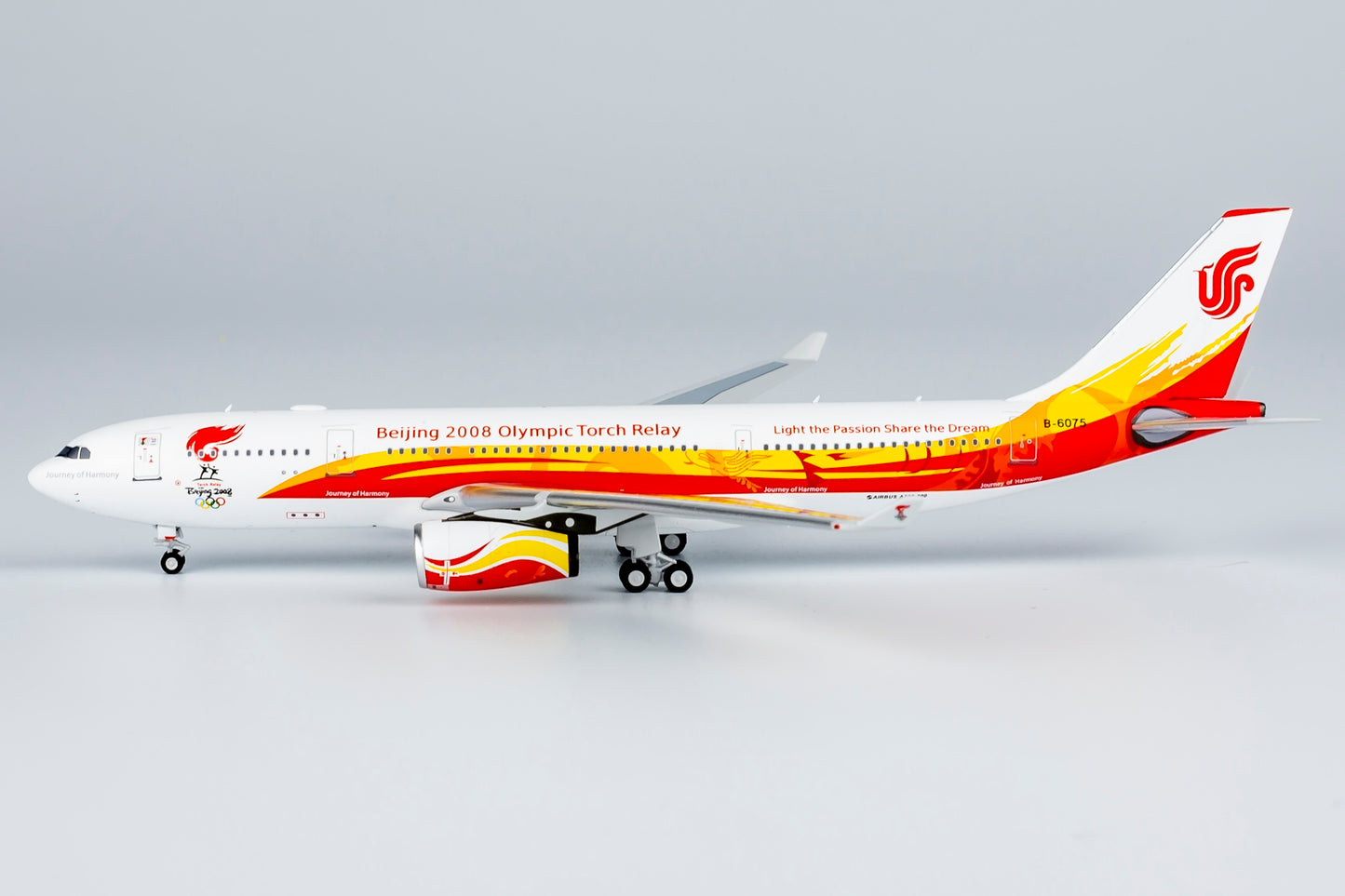 1:400 NG Models NG61080 Air China Airbus A330-200 B-6075 "Beijing 2008" Aircraft Model+Free Tractor