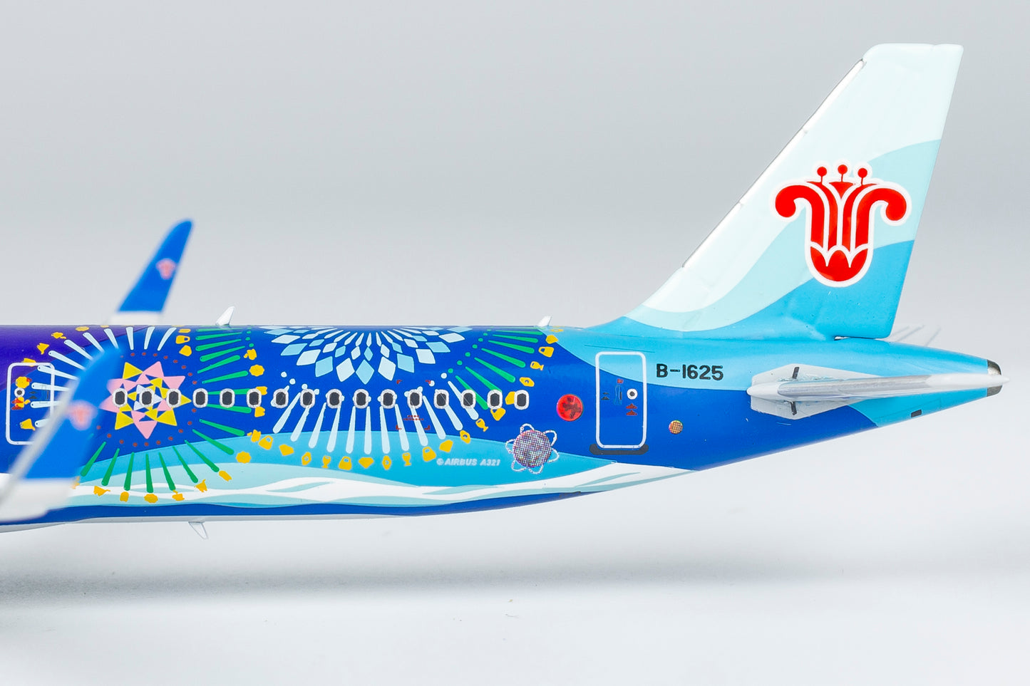 1:400 NG Models X China Southern Airbus A321 B-1625 Aircraft Model+Free Tractor