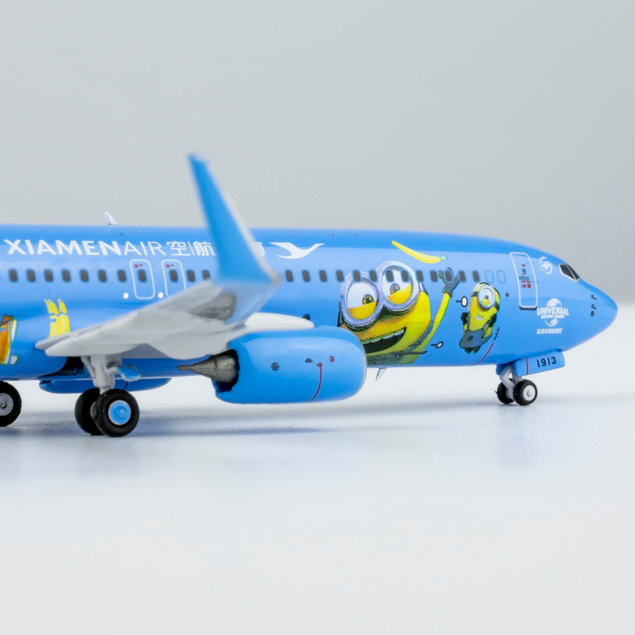 1:400 Bob Models Xiamen Airlines B737-800 B-1913 “Minions” Aircraft Model+Free Tractor