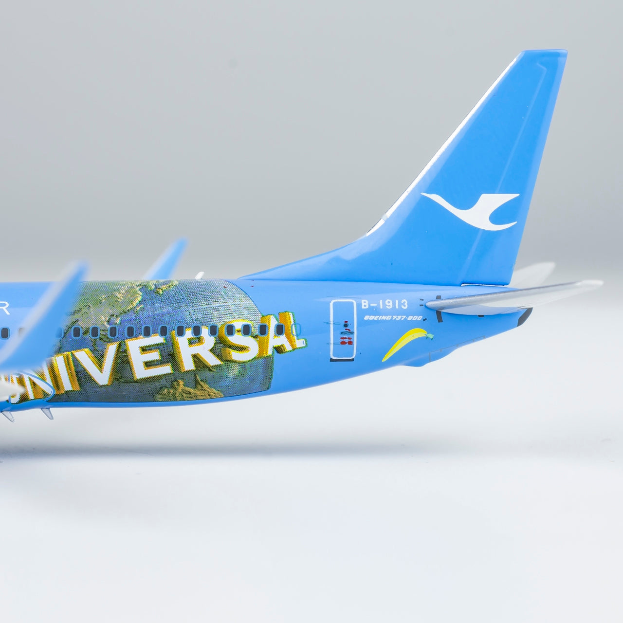 1:400 Bob Models Xiamen Airlines B737-800 B-1913 “Minions” Aircraft Model+Free Tractor