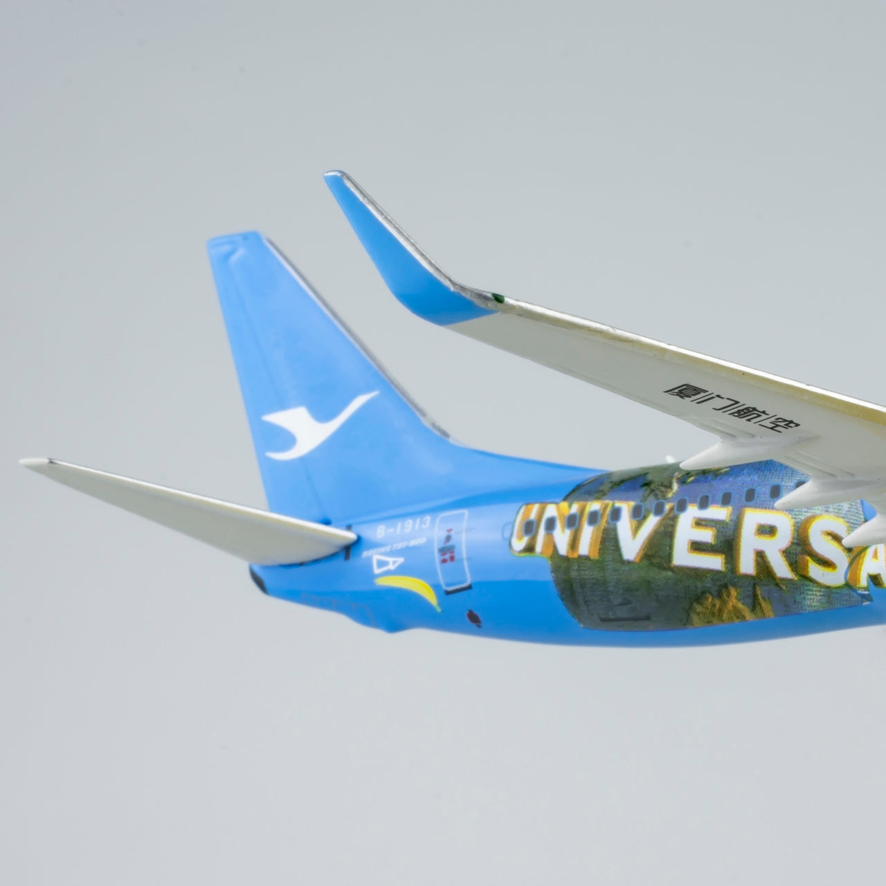 1:400 Bob Models Xiamen Airlines B737-800 B-1913 “Minions” Aircraft Model+Free Tractor