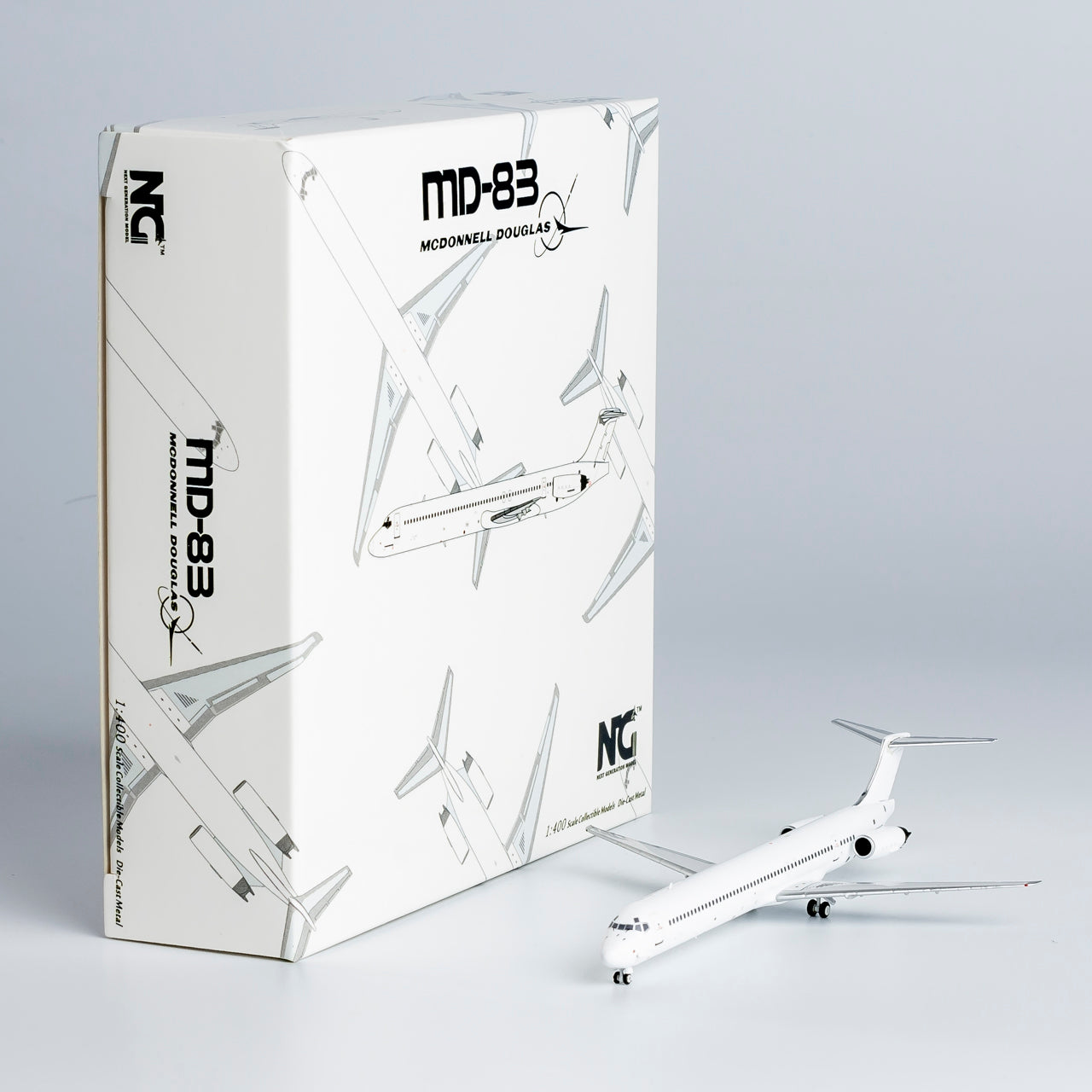1:400 NG Models NG83000 McDonnell Douglas MD-82 Blank Aircraft Model+Free Tractor