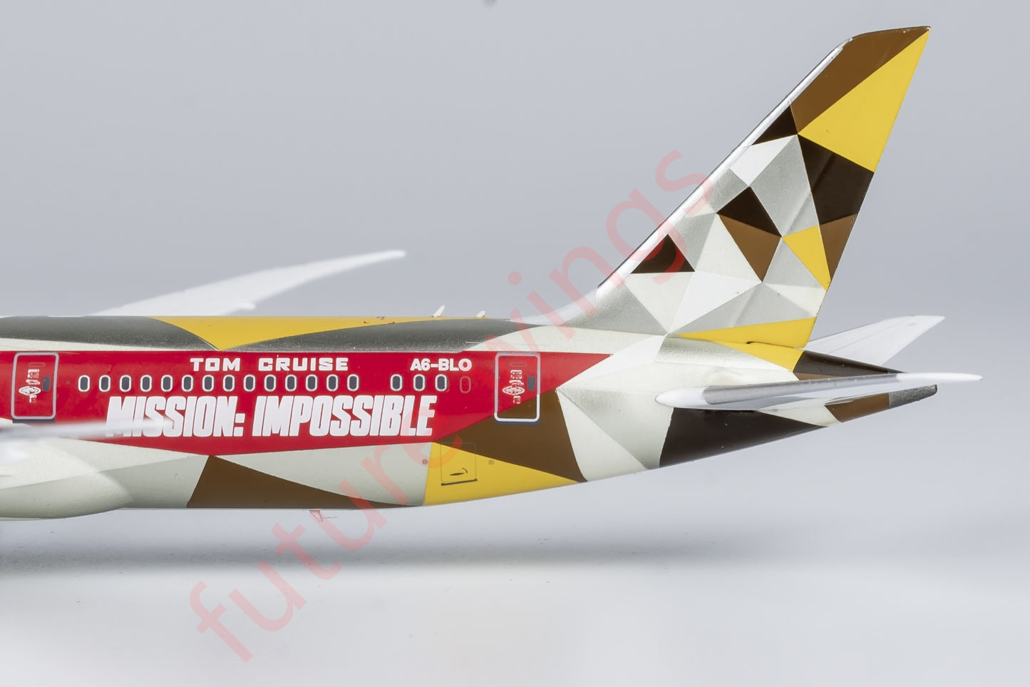 1:400 NG Models NG55117 Etihad Airways Boeing 787-9 A6-BLO Aircraft Model+Free Tractor