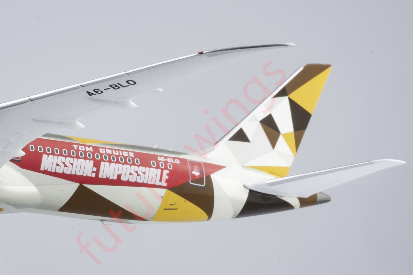 1:400 NG Models NG55117 Etihad Airways Boeing 787-9 A6-BLO Aircraft Model+Free Tractor