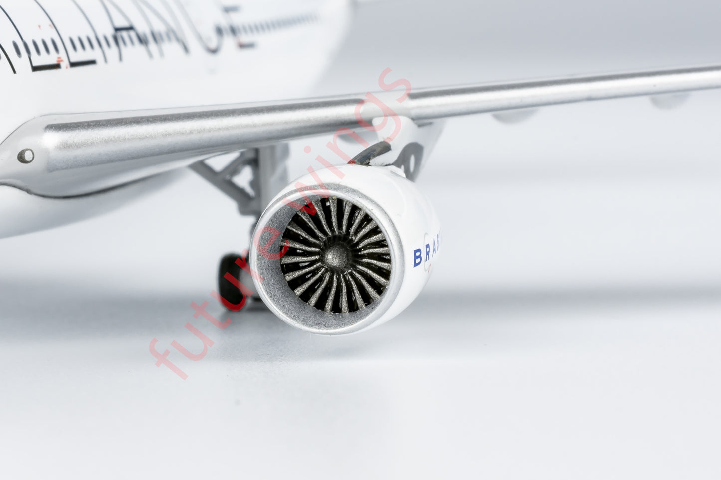 1:400 NG Models NG61087 TAM Airbus A330-200 PT-MVM "STAR ALLIANCE"Aircraft Model+Free Tractor