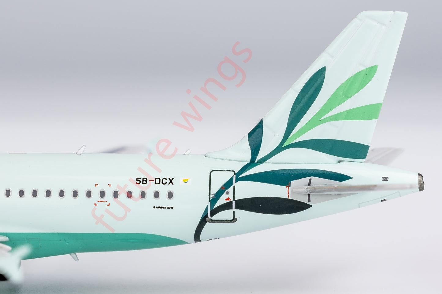 1:400 NG Models NG49030 Cyprus Airways Airbus A319 5B-DCX Aircraft Model+Free Tractor