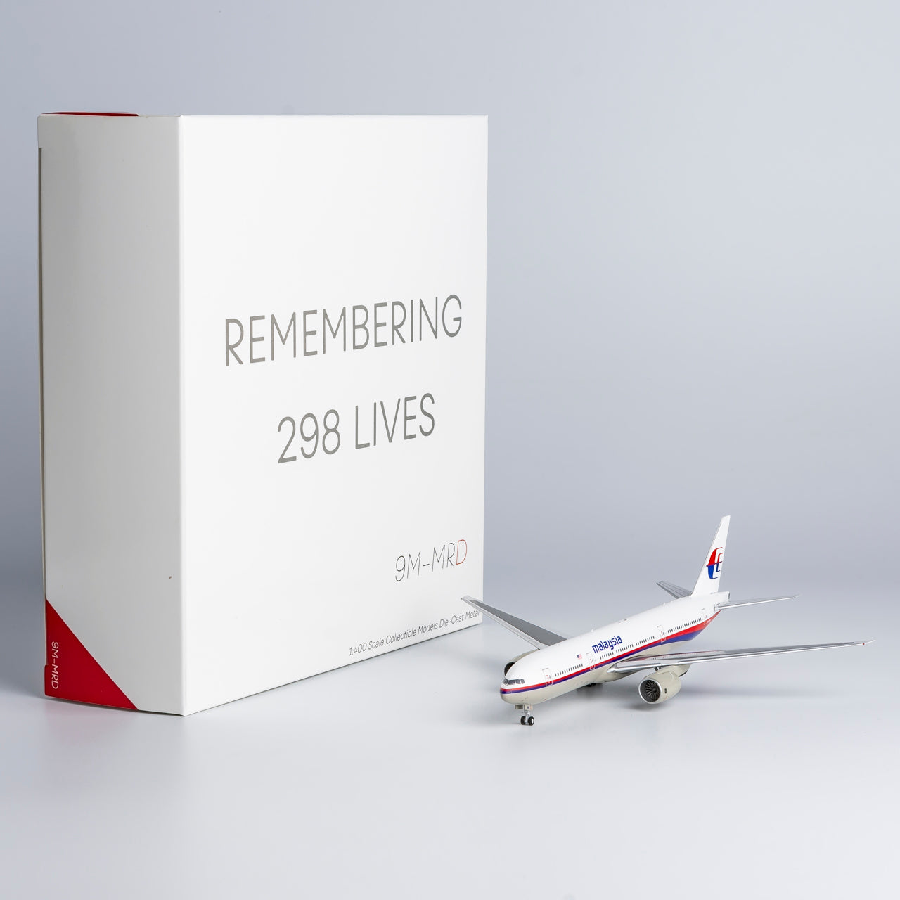 1:400 NG Models Malaysia Airlines Boeing 777-200 9M-MRD Aircraft Model+Free Tractor