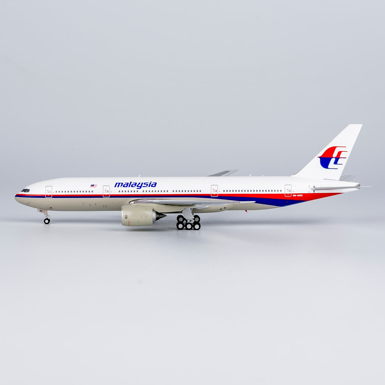 1:400 NG Models Malaysia Airlines Boeing 777-200 9M-MRD Aircraft Model+Free Tractor