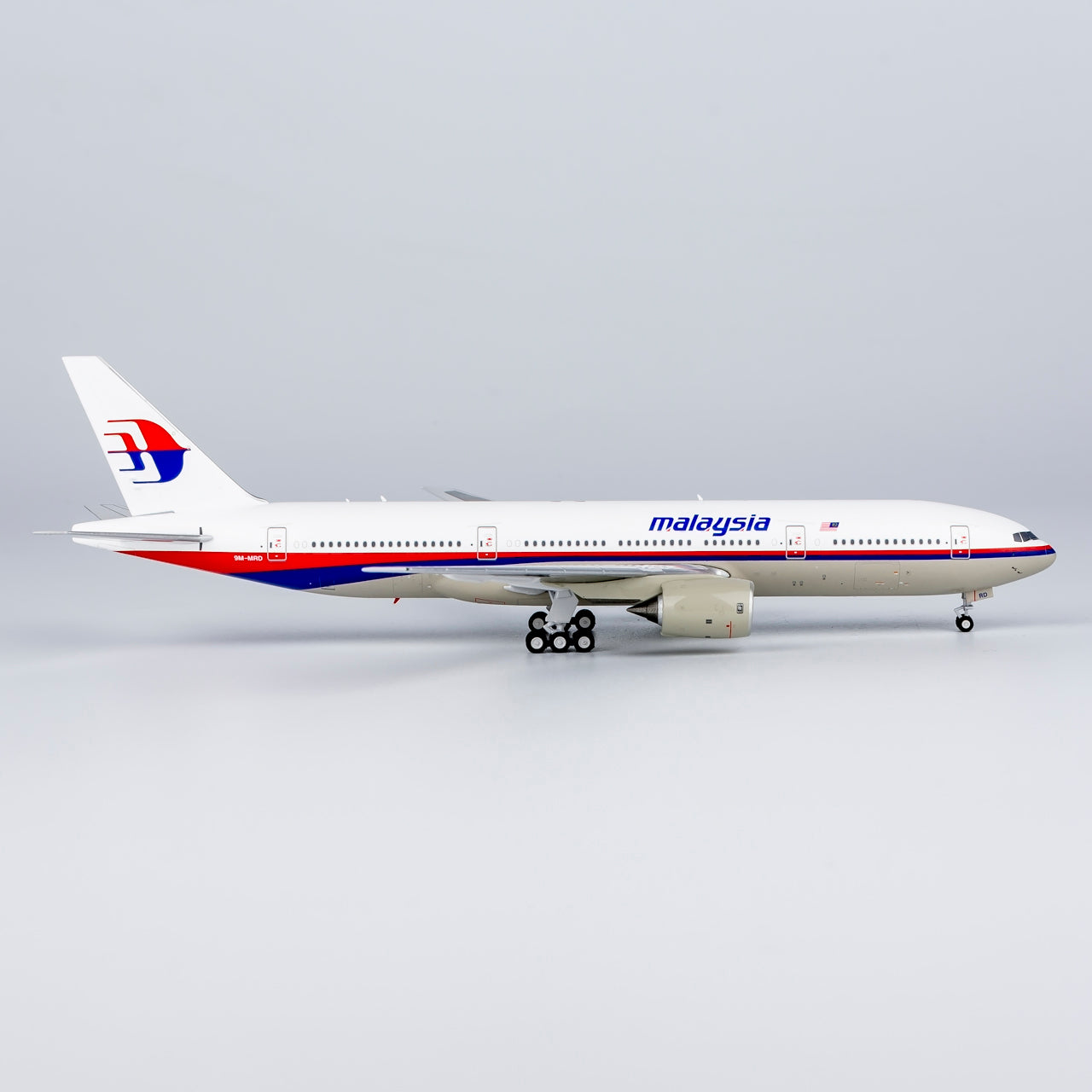 1:400 NG Models Malaysia Airlines Boeing 777-200 9M-MRD Aircraft Model+Free Tractor