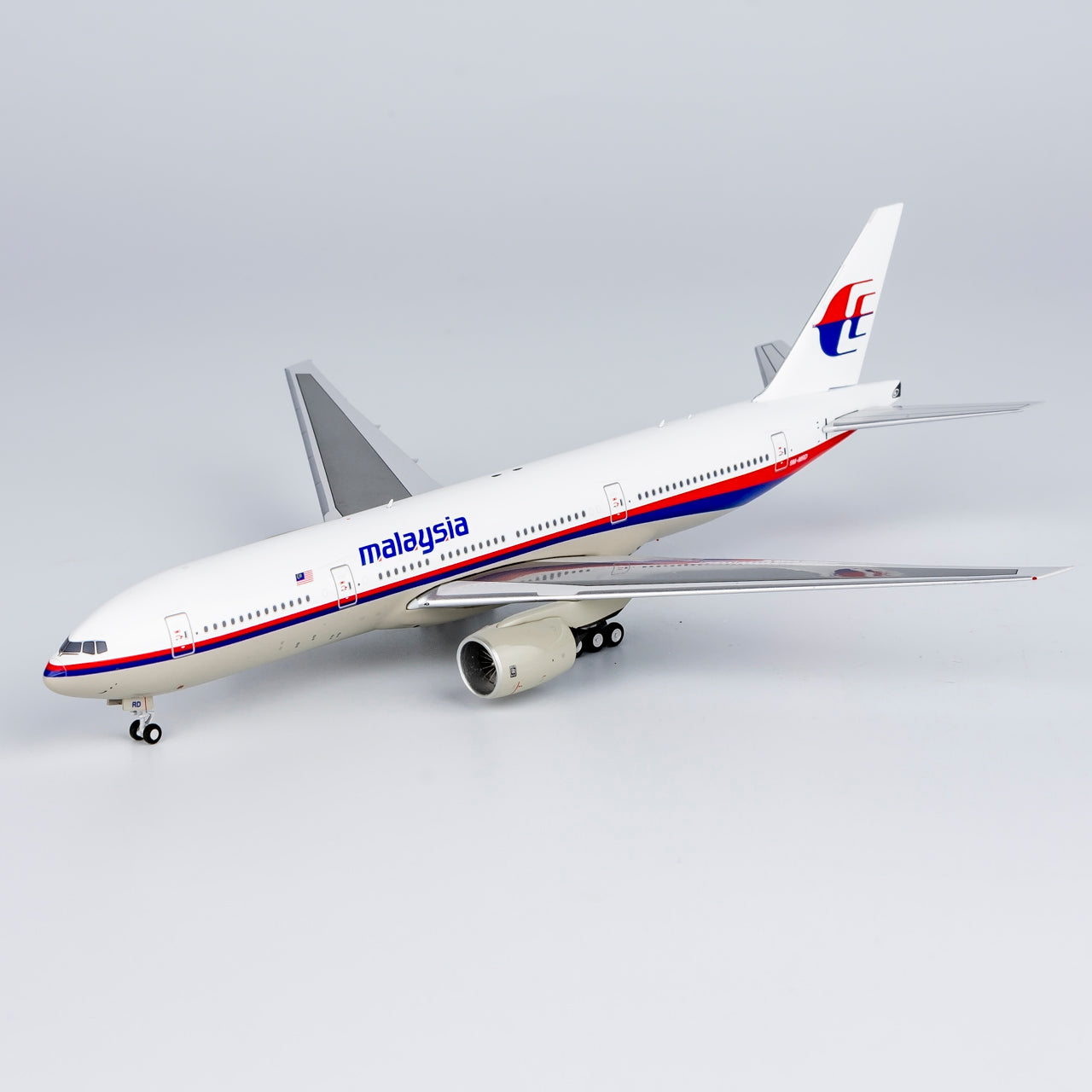 1:400 NG Models Malaysia Airlines Boeing 777-200 9M-MRD Aircraft Model+Free Tractor