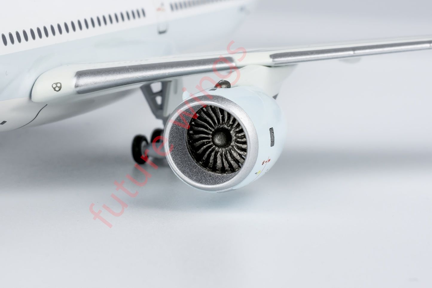 1:400 NG Models NG39076 Cathay Pacific Airbus A350-900 B-LRA "luxury package" Aircraft Model+Free Tractor