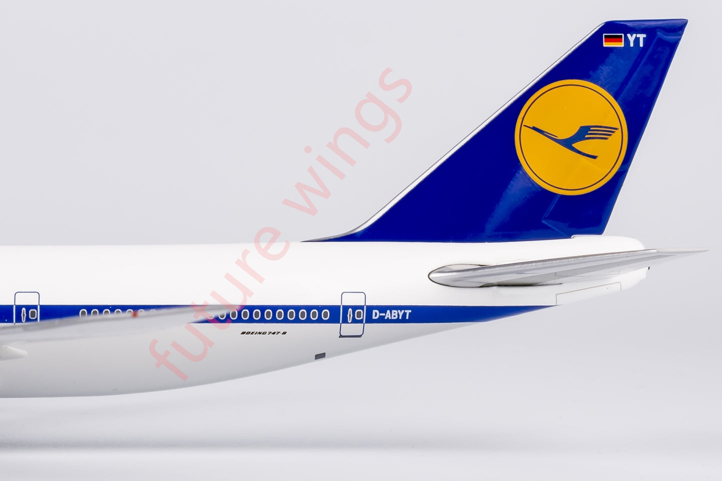 1:400 NG Lite Lufthansa Airlines B747-8 D-ABYT Aircraft Model+Free Tractor