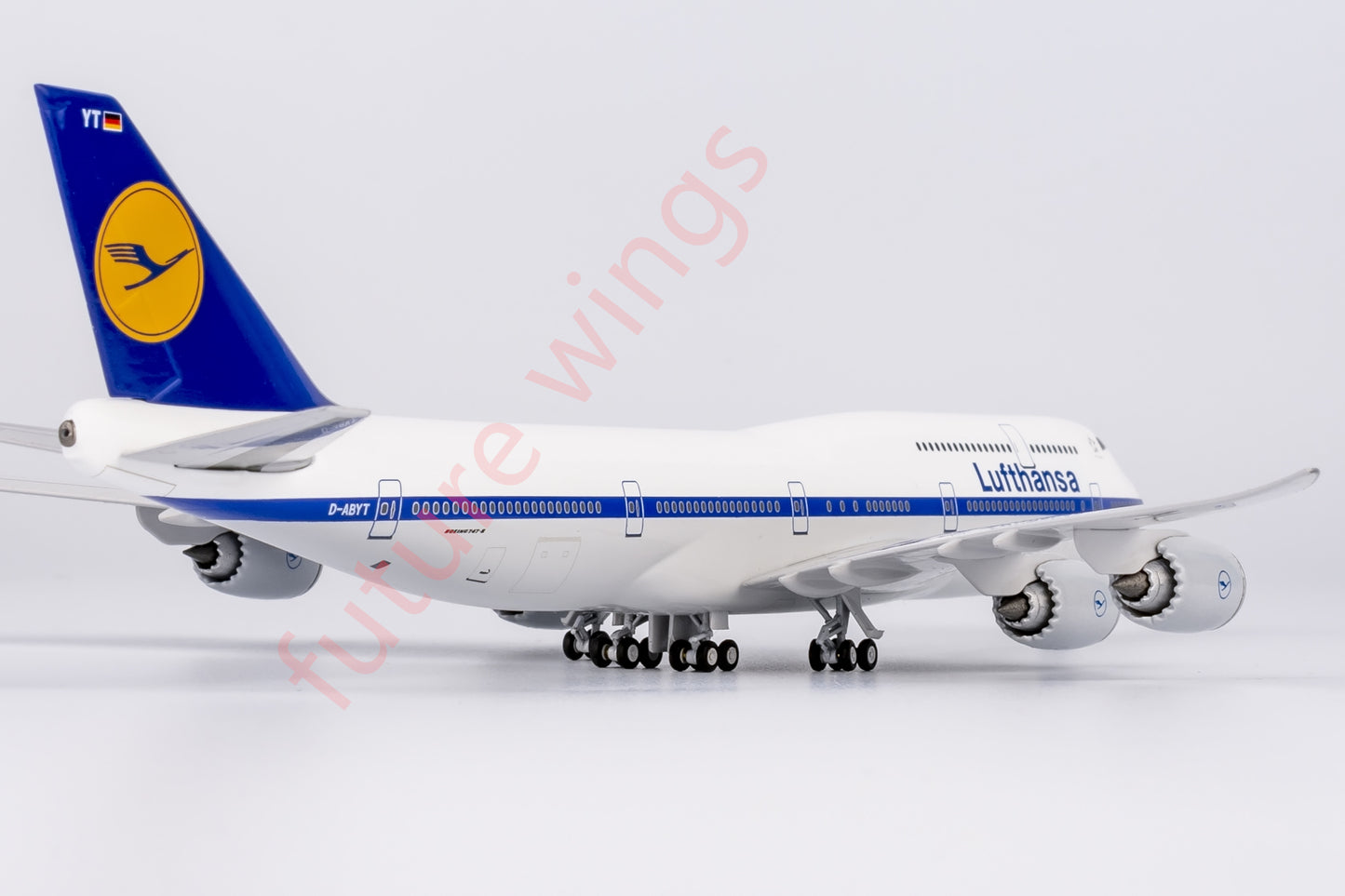 1:400 NG Lite Lufthansa Airlines B747-8 D-ABYT Aircraft Model+Free Tractor