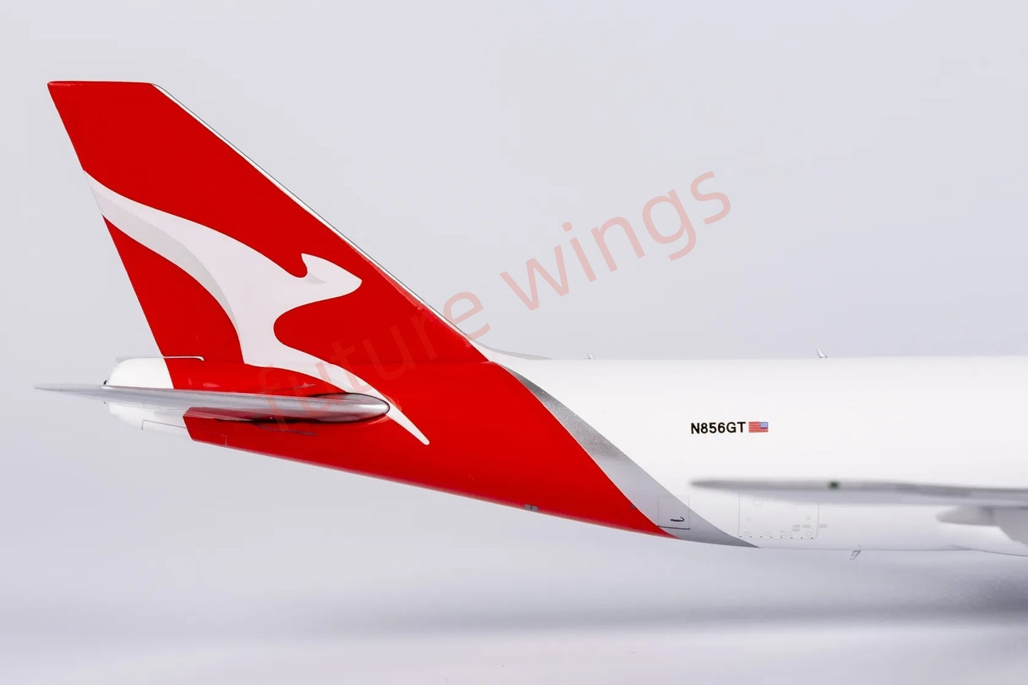 1:400 NG Models NG78032 Atlas&Qantas B747-8F N856GT Aircraft Model+Free Tractor