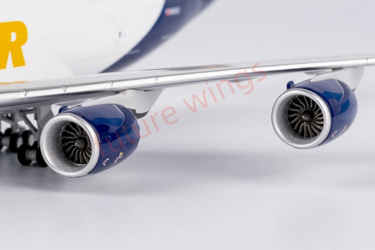 1:400 NG Models NG78032 Atlas&Qantas B747-8F N856GT Aircraft Model+Free Tractor