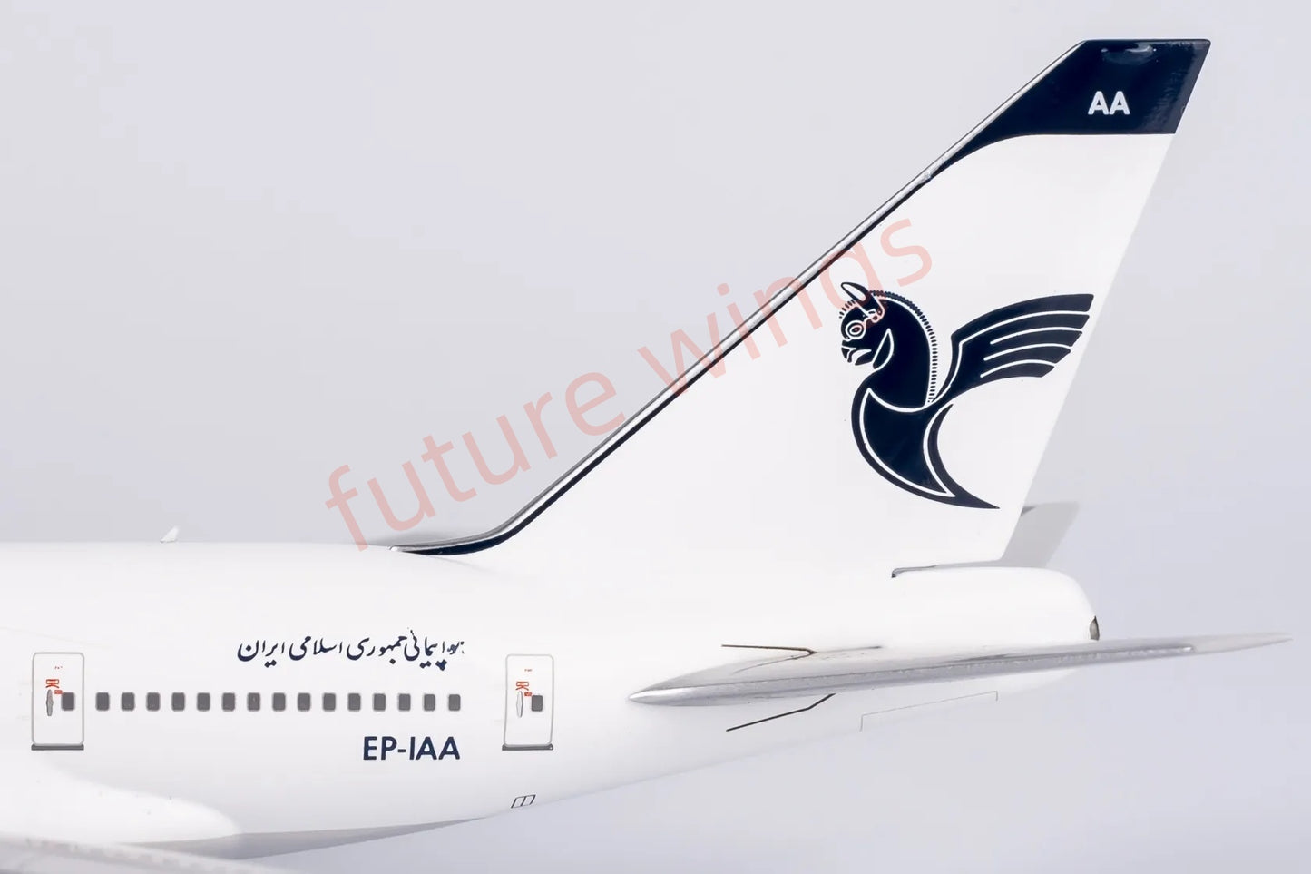 1:400 NG Models NG07042 Iran Air B747SP EP-IAA Aircraft Model+Free Tractor