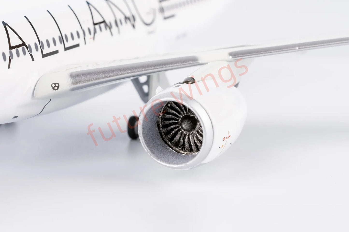 1:400 NG Models NG39085 Thai Airways A350-900 HS-THQ "Star Alliance" Aircraft Model+Free Tractor