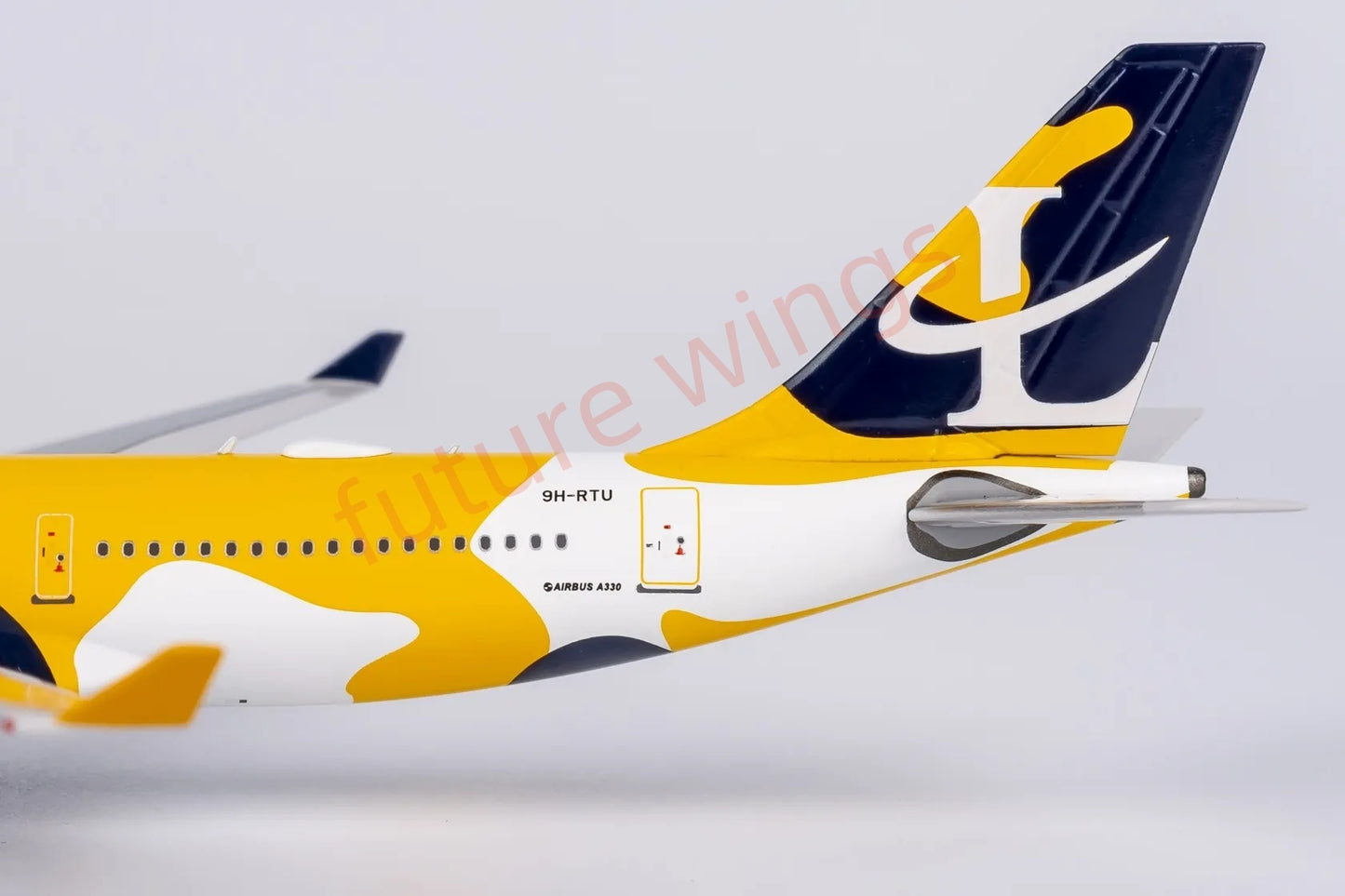 1:400 NG Models NG61097 Luke Air A330-200 9H-RTU Aircraft Model+Free Tractor