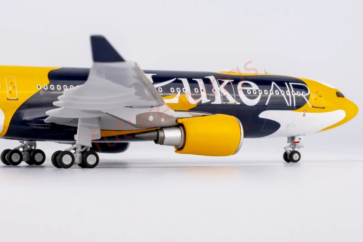 1:400 NG Models NG61097 Luke Air A330-200 9H-RTU Aircraft Model+Free Tractor