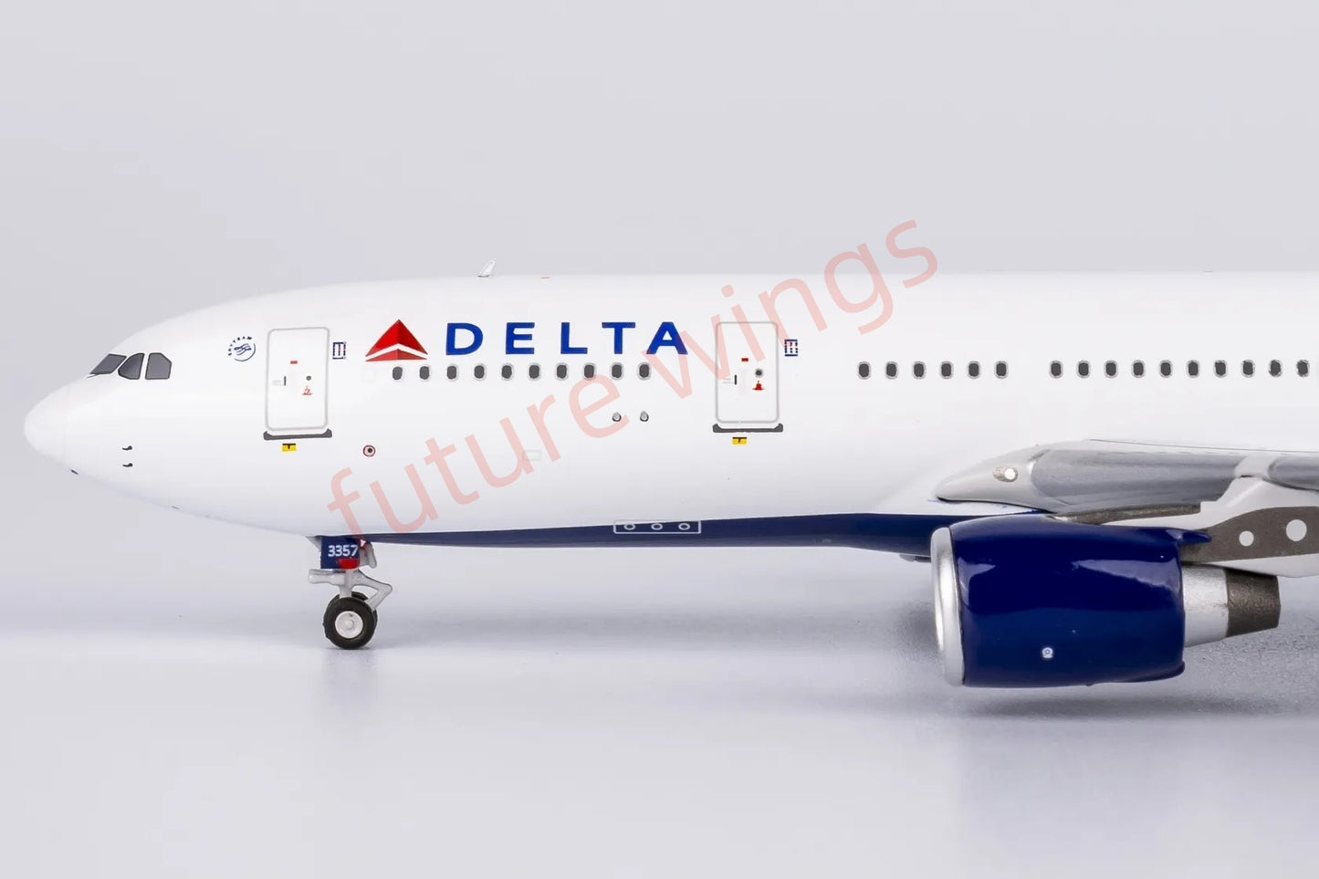 1:400 NG Models NG61096 Delta Airlines A330-200 N857NW Aircraft Model+Free Tractor