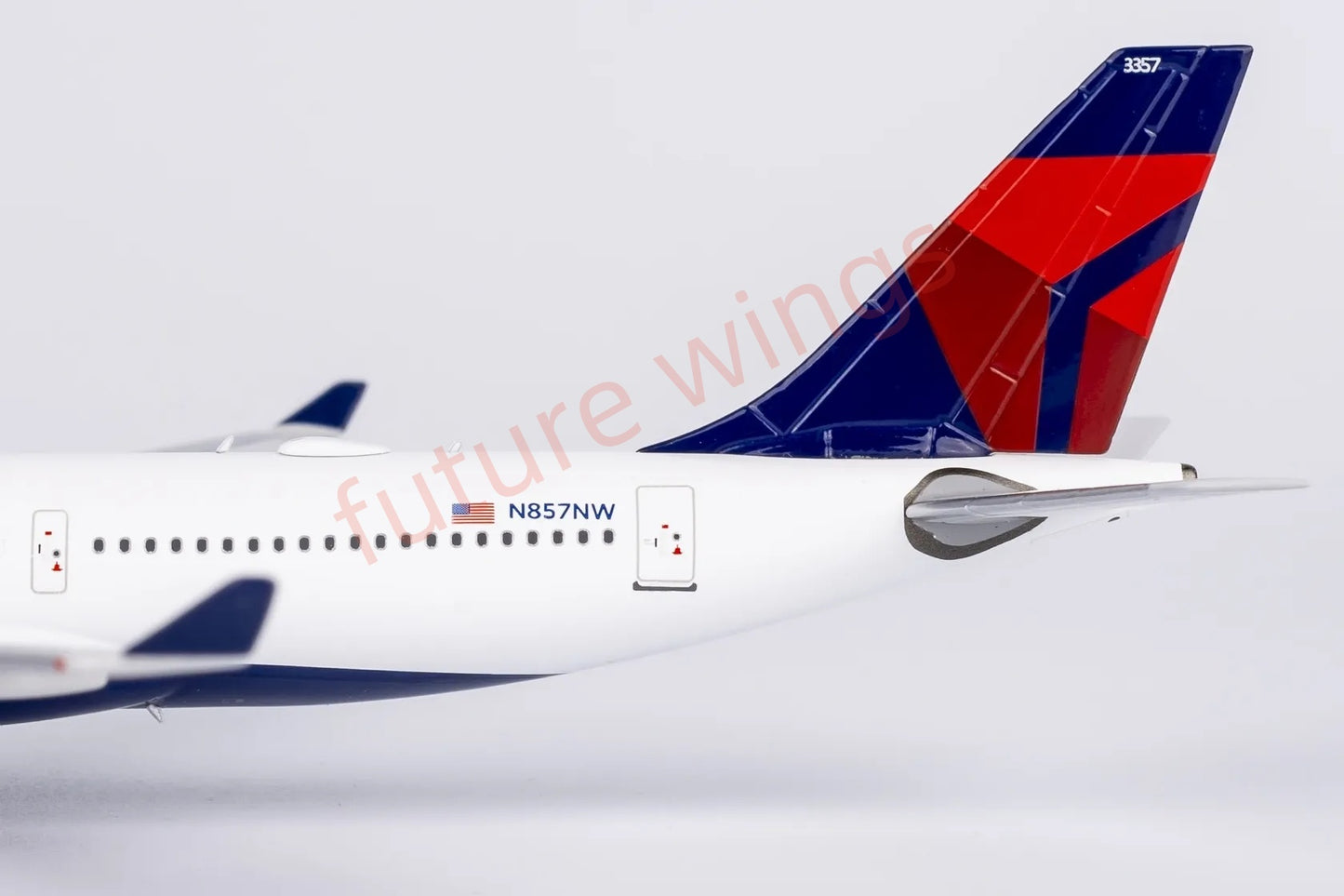 1:400 NG Models NG61096 Delta Airlines A330-200 N857NW Aircraft Model+Free Tractor