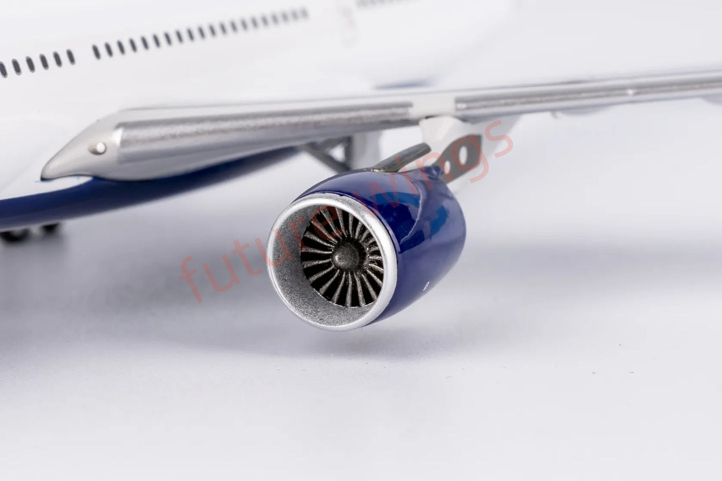1:400 NG Models NG61096 Delta Airlines A330-200 N857NW Aircraft Model+Free Tractor