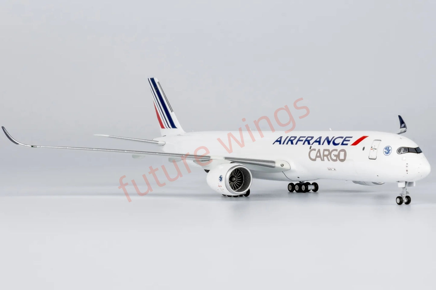 1:400 NG Models NG46007 Air France A350F Aircraft Model+Free Tractor