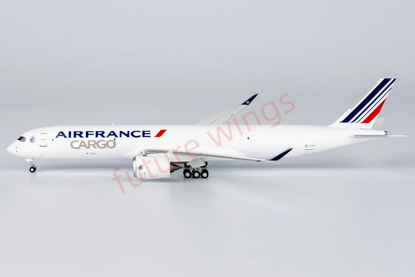 1:400 NG Models NG46007 Air France A350F Aircraft Model+Free Tractor