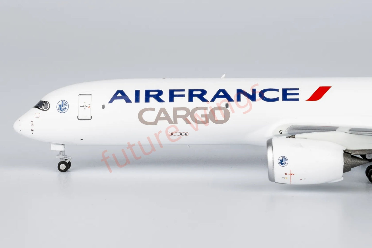 1:400 NG Models NG46007 Air France A350F Aircraft Model+Free Tractor