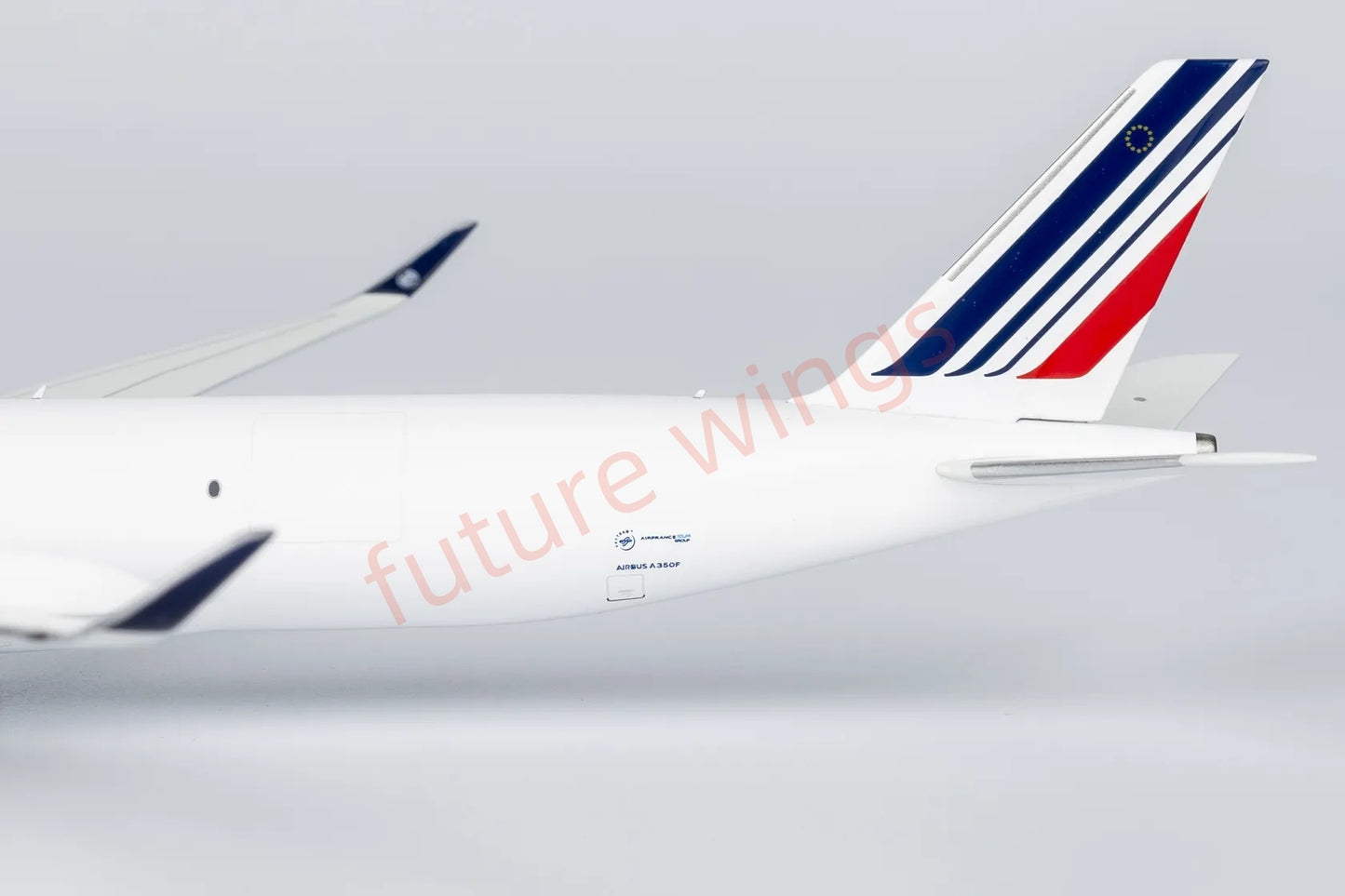 1:400 NG Models NG46007 Air France A350F Aircraft Model+Free Tractor