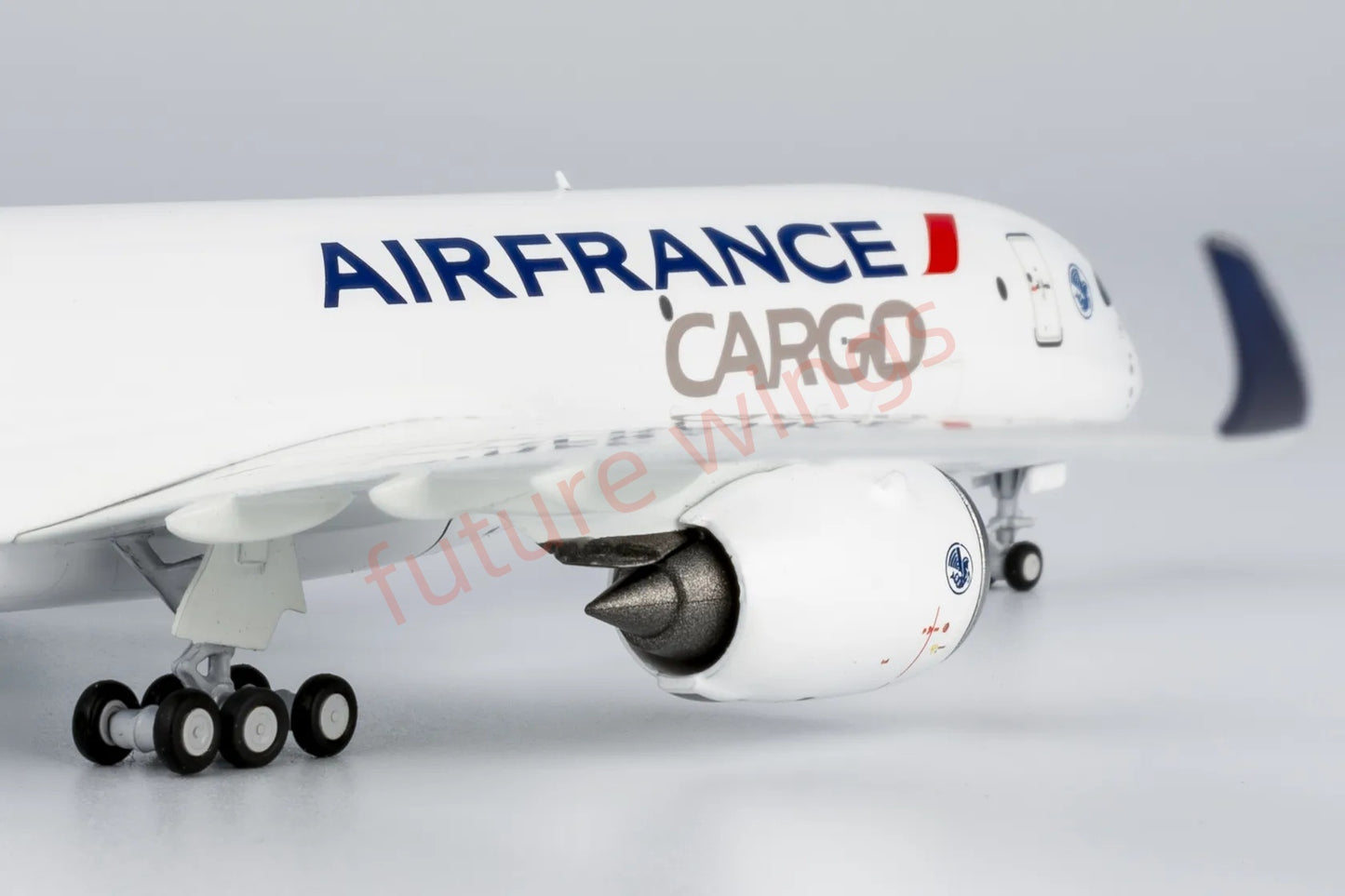 1:400 NG Models NG46007 Air France A350F Aircraft Model+Free Tractor