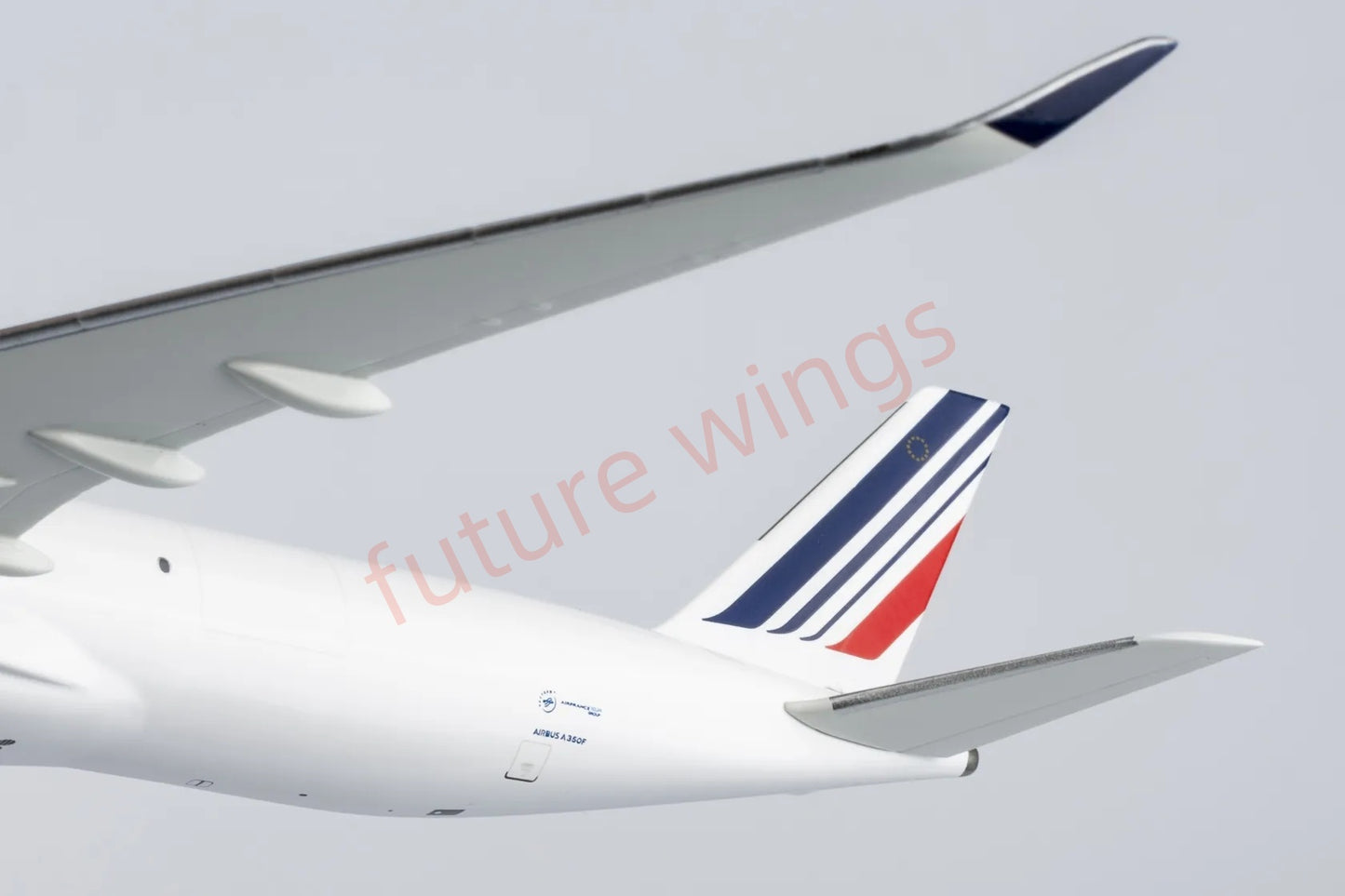 1:400 NG Models NG46007 Air France A350F Aircraft Model+Free Tractor