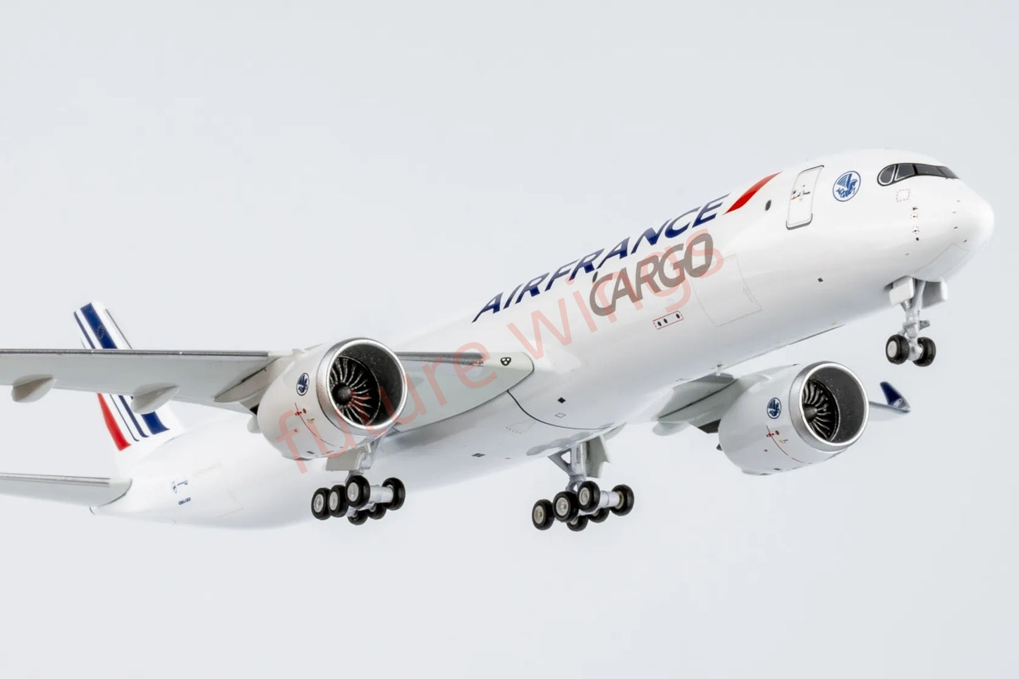 1:400 NG Models NG46007 Air France A350F Aircraft Model+Free Tractor