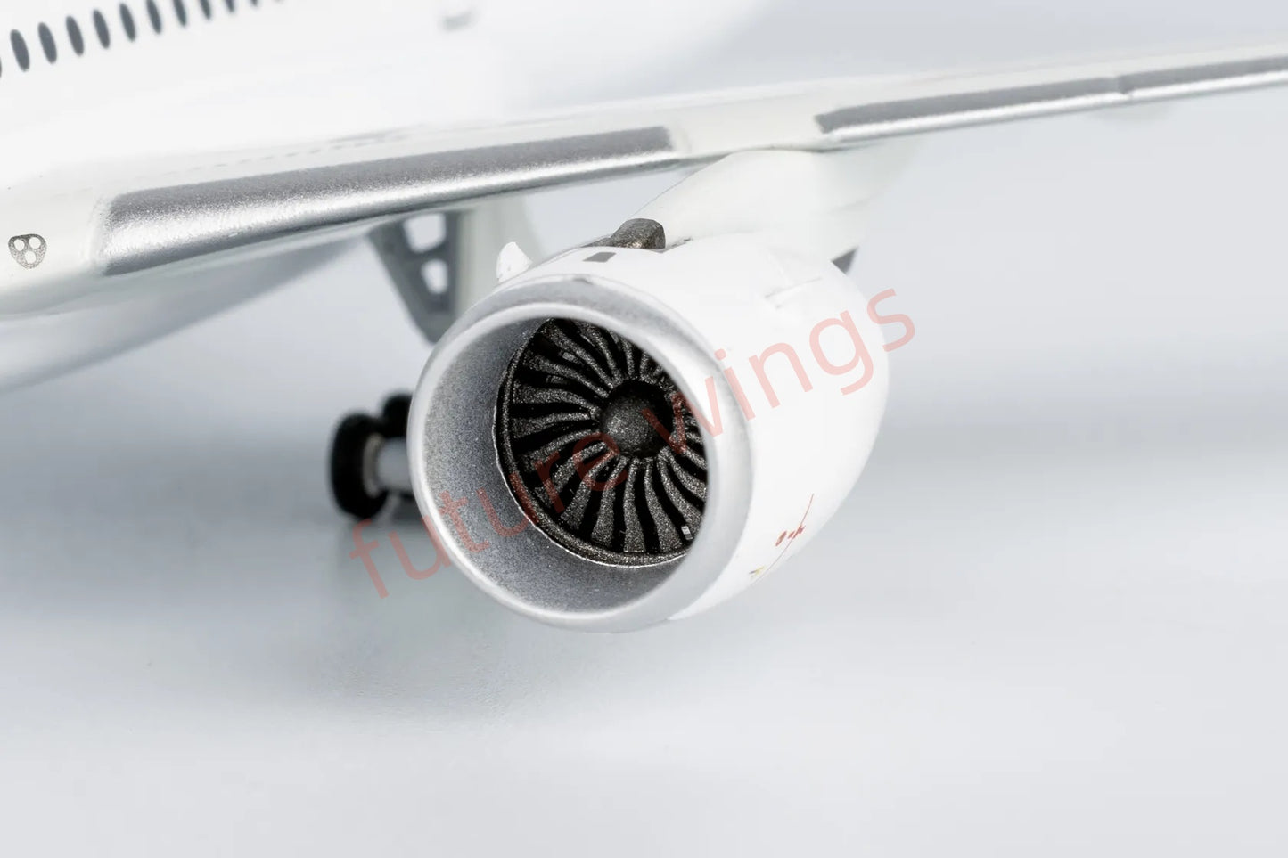 1:400 NG Models NG57015 Japan Airlines A350-1000 JA03WJ Aircraft Model+Free Tractor